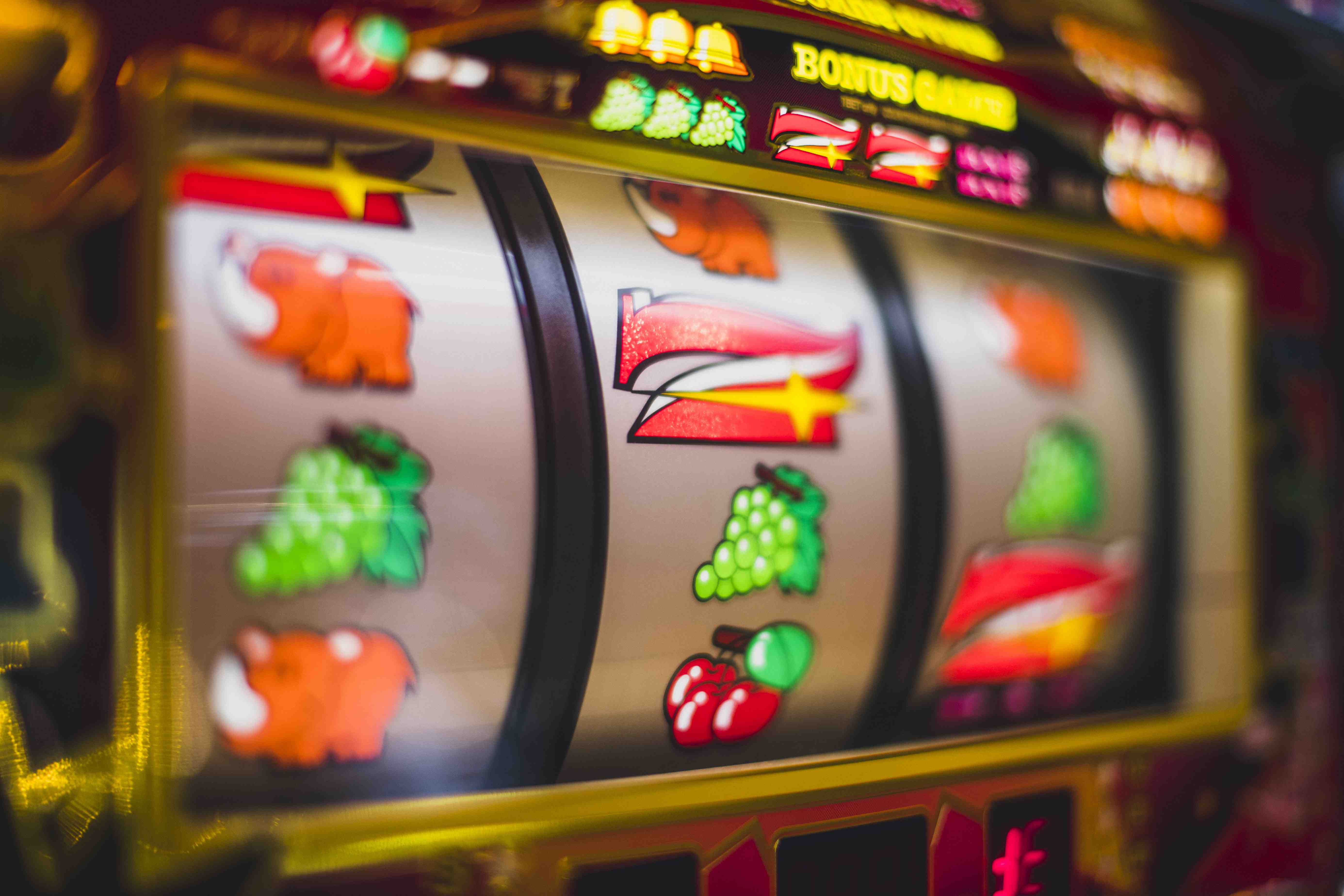 Tampilan slot online modern dengan berbagai tema dan warna